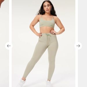 Good American Essential Lounge Bra & Tie Waist Leggings SET in agave001 SZ 2(M)